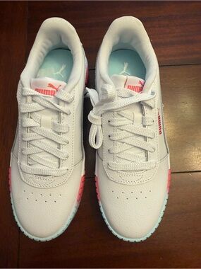 Puma Carina Size 5 NWOB